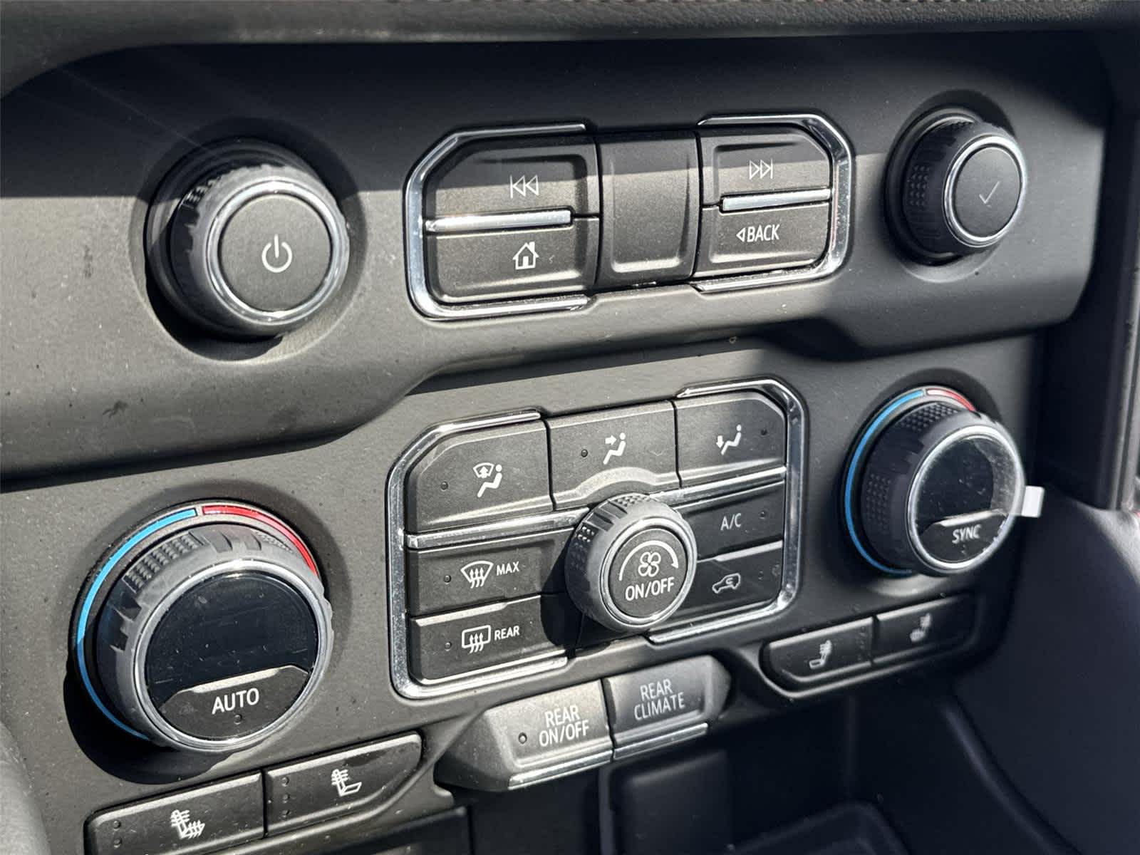 Thumbnail: 2023 Chevrolet Tahoe - 20