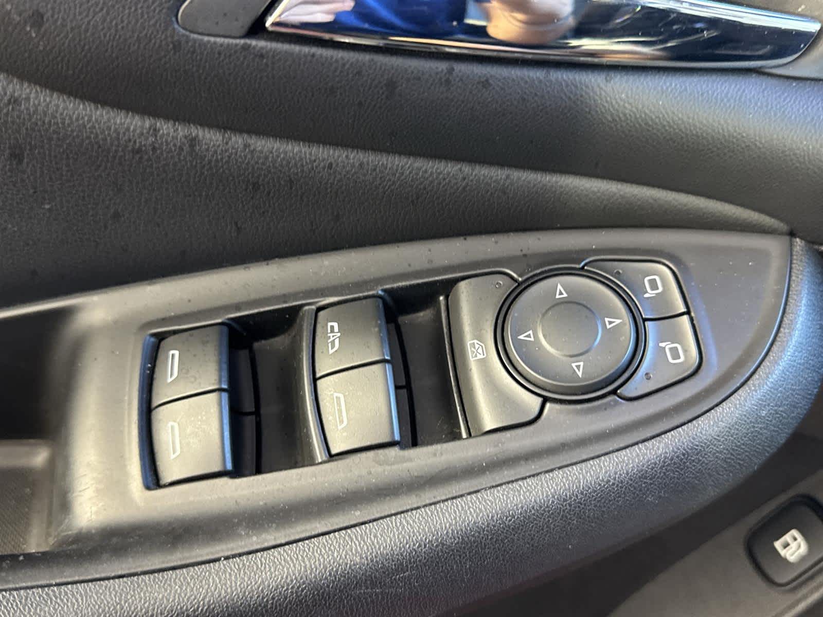 Thumbnail: 2018 Chevrolet Volt - 21