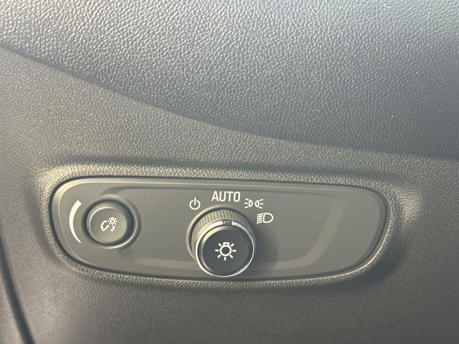 Thumbnail: 2022 Chevrolet Equinox - 24