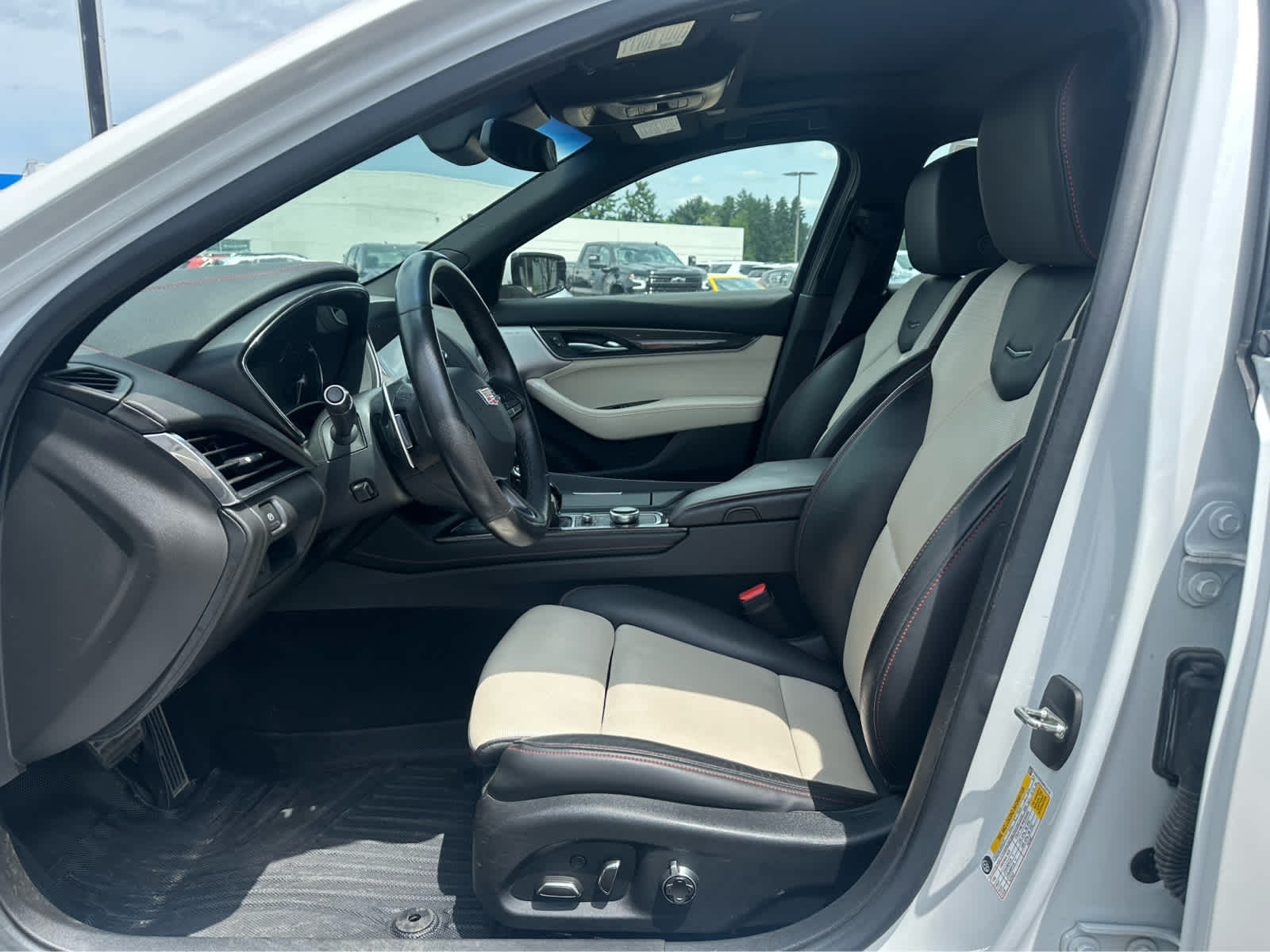 Thumbnail: 2022 Cadillac CT5 - 9