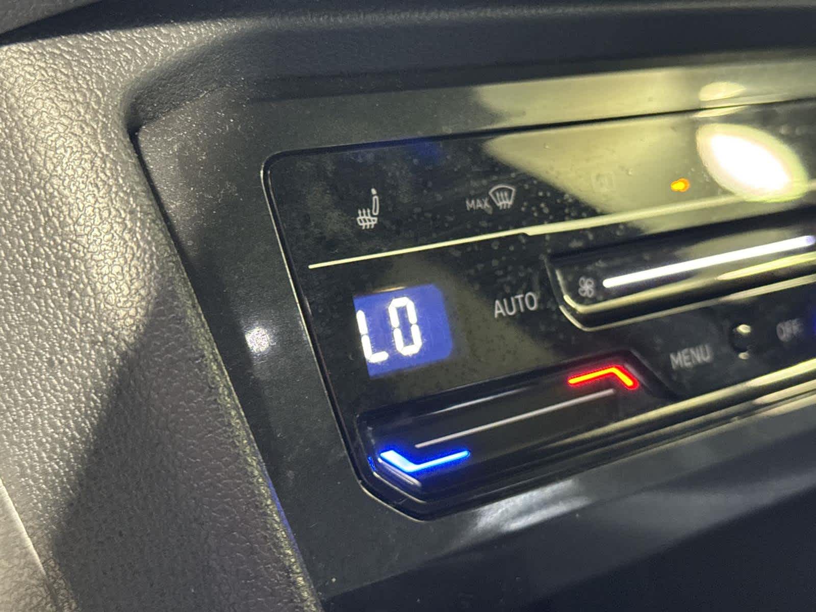 Thumbnail: 2024 Volkswagen Tiguan - 18