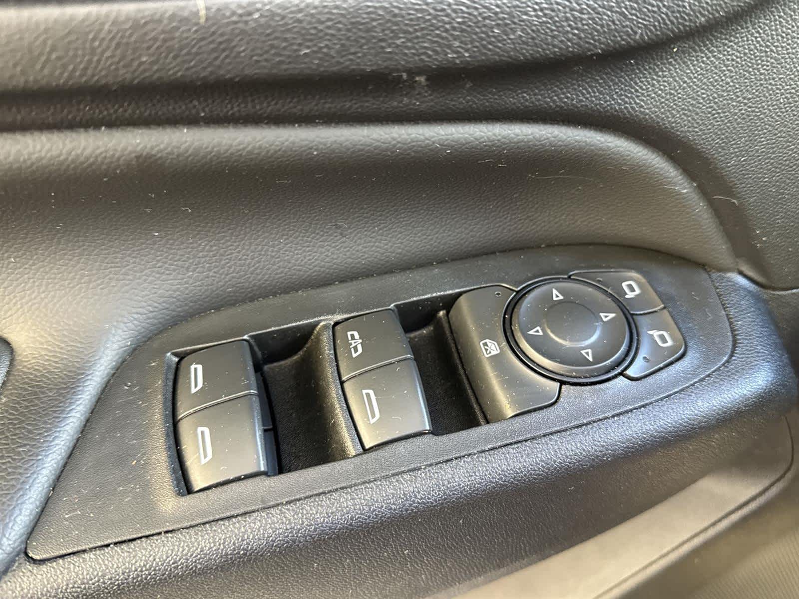 Thumbnail: 2022 Chevrolet Equinox - 23