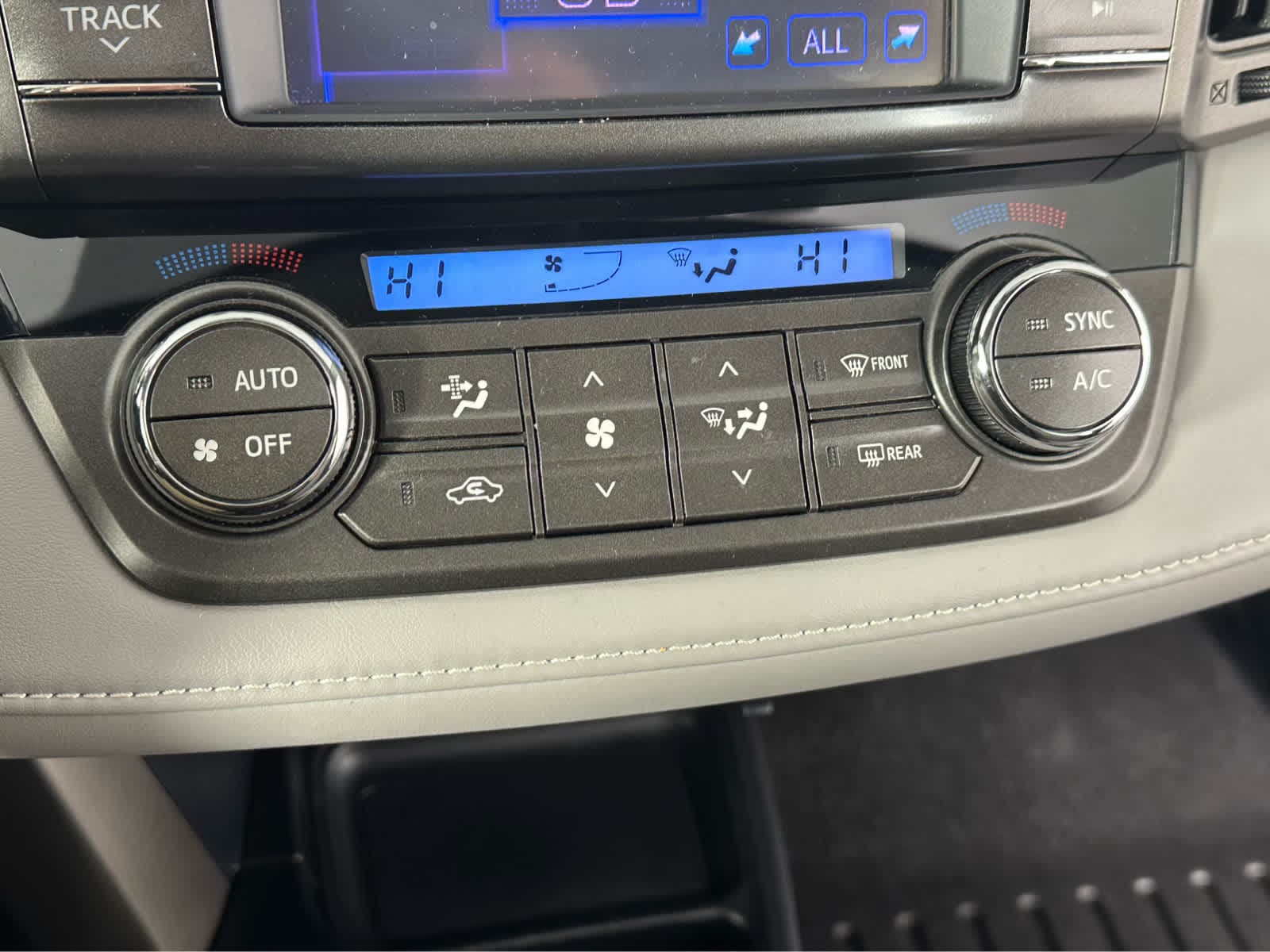 Thumbnail: 2013 Toyota RAV4 - 17