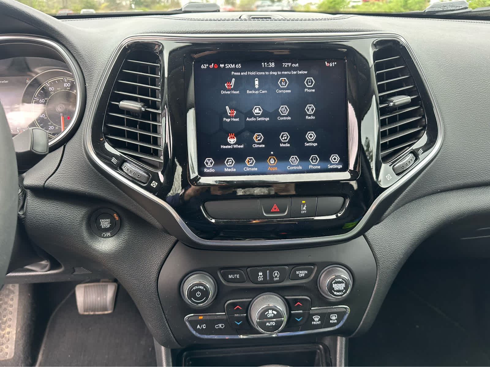 Thumbnail: 2022 Jeep Cherokee - 13