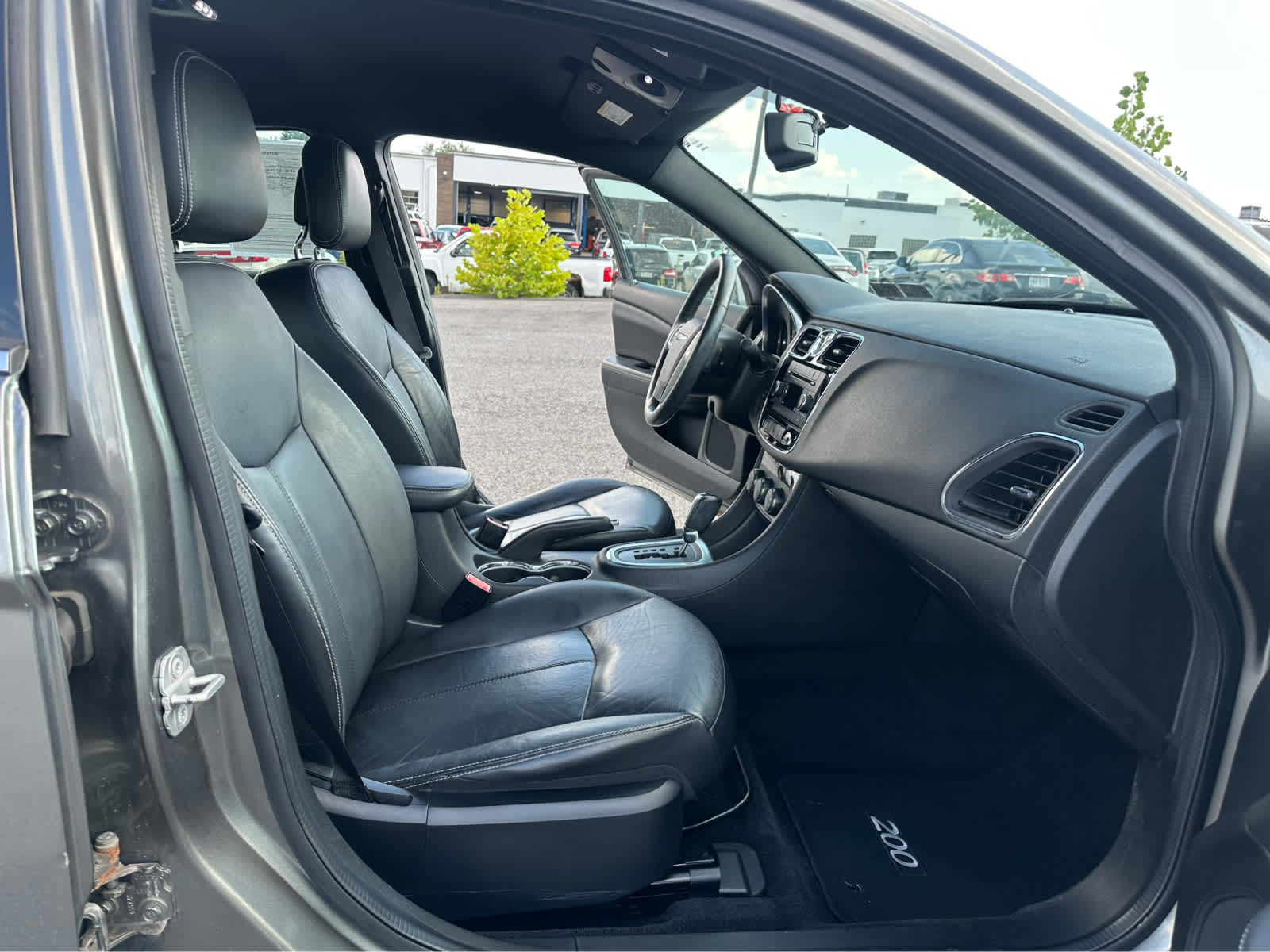 Thumbnail: 2013 Chrysler 200 - 18