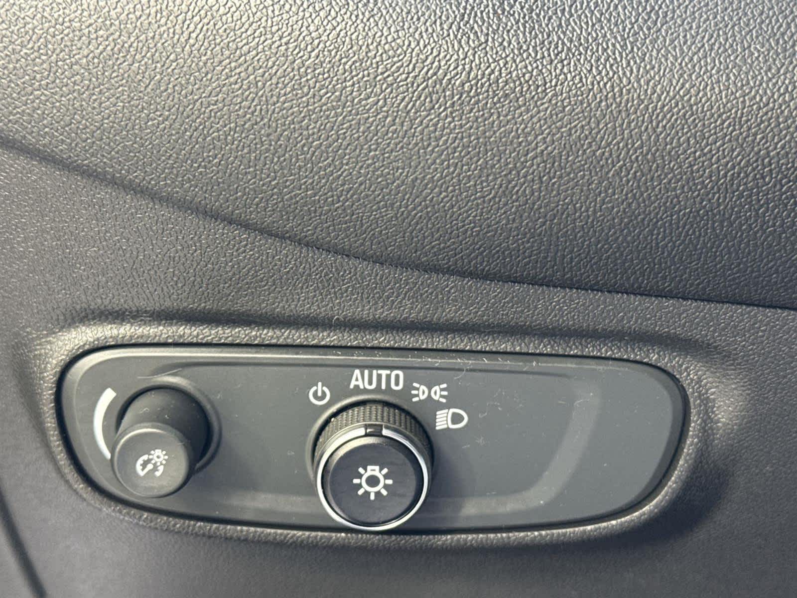 Thumbnail: 2023 Chevrolet Equinox - 23