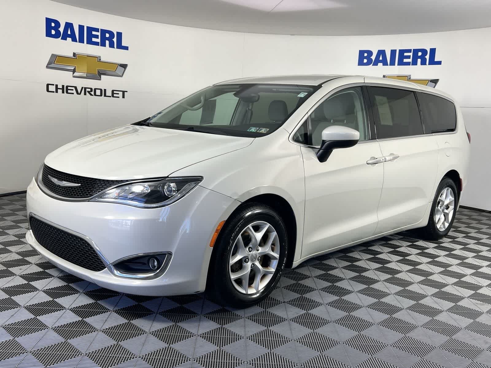 2017 Chrysler Pacifica Touring-L -
                Wexford, PA