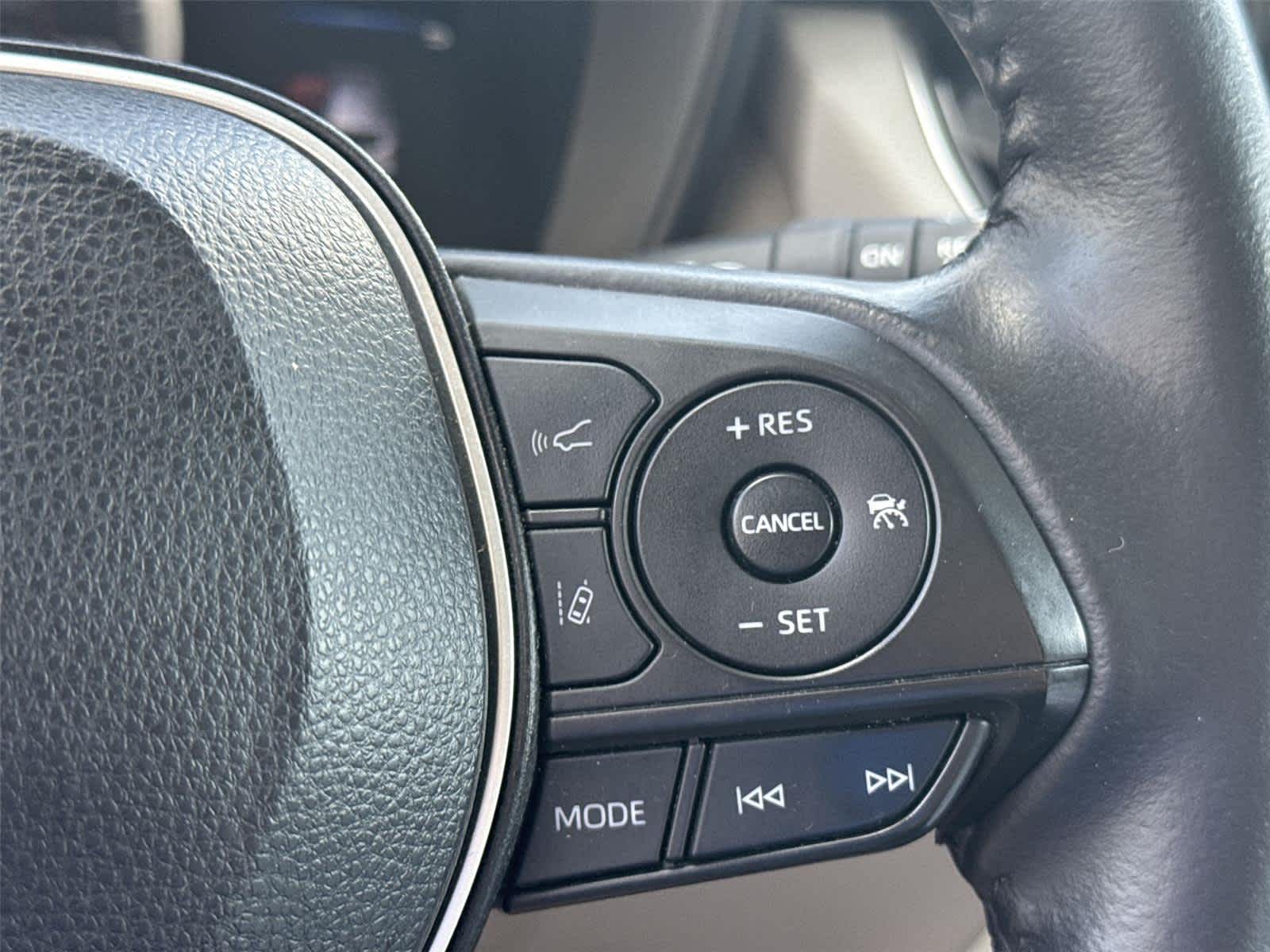 Thumbnail: 2022 Toyota Corolla Cross - 24