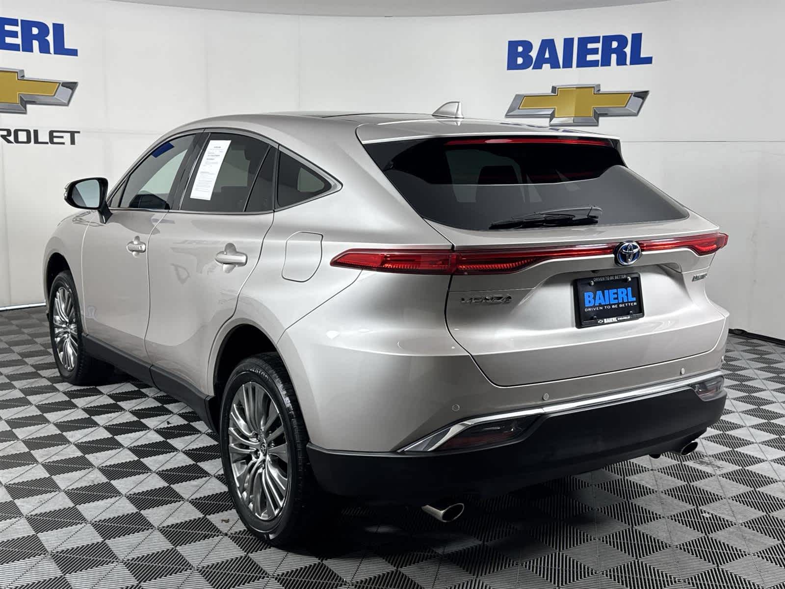 Thumbnail: 2024 Toyota Venza - 3