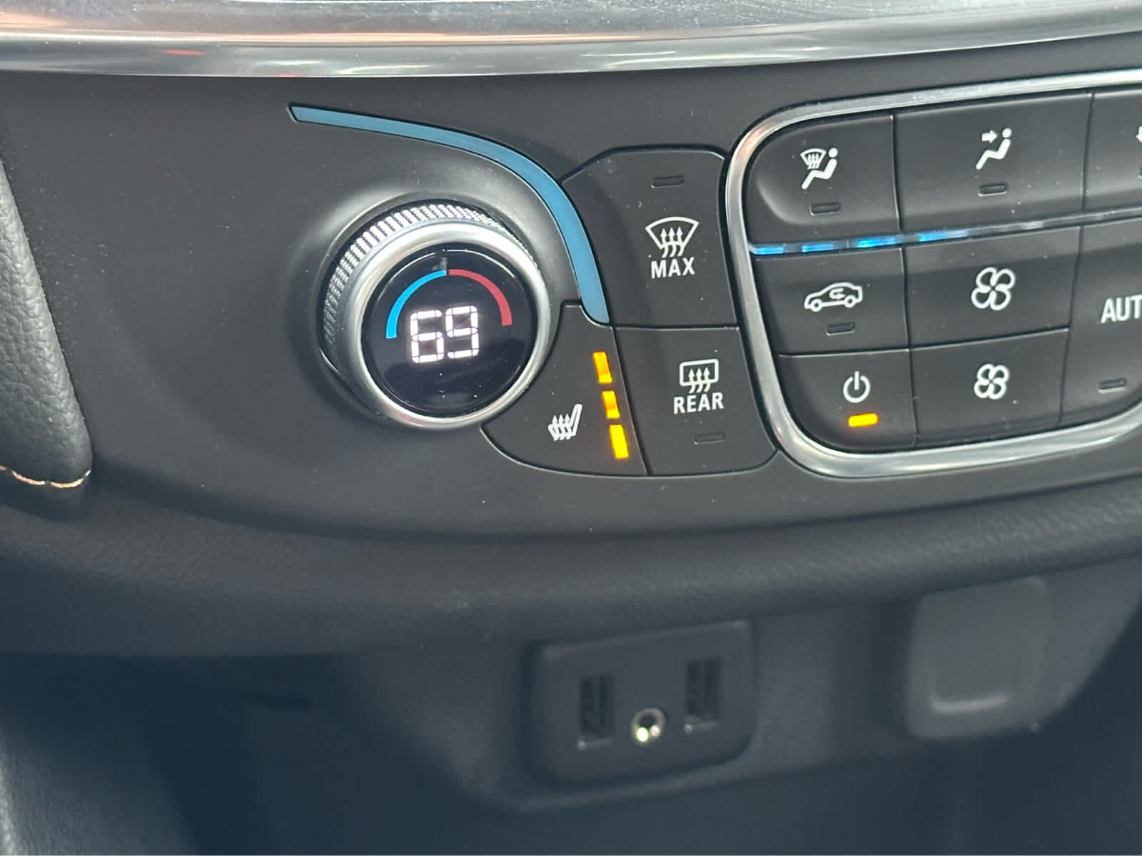 Thumbnail: 2019 Chevrolet Traverse - 18