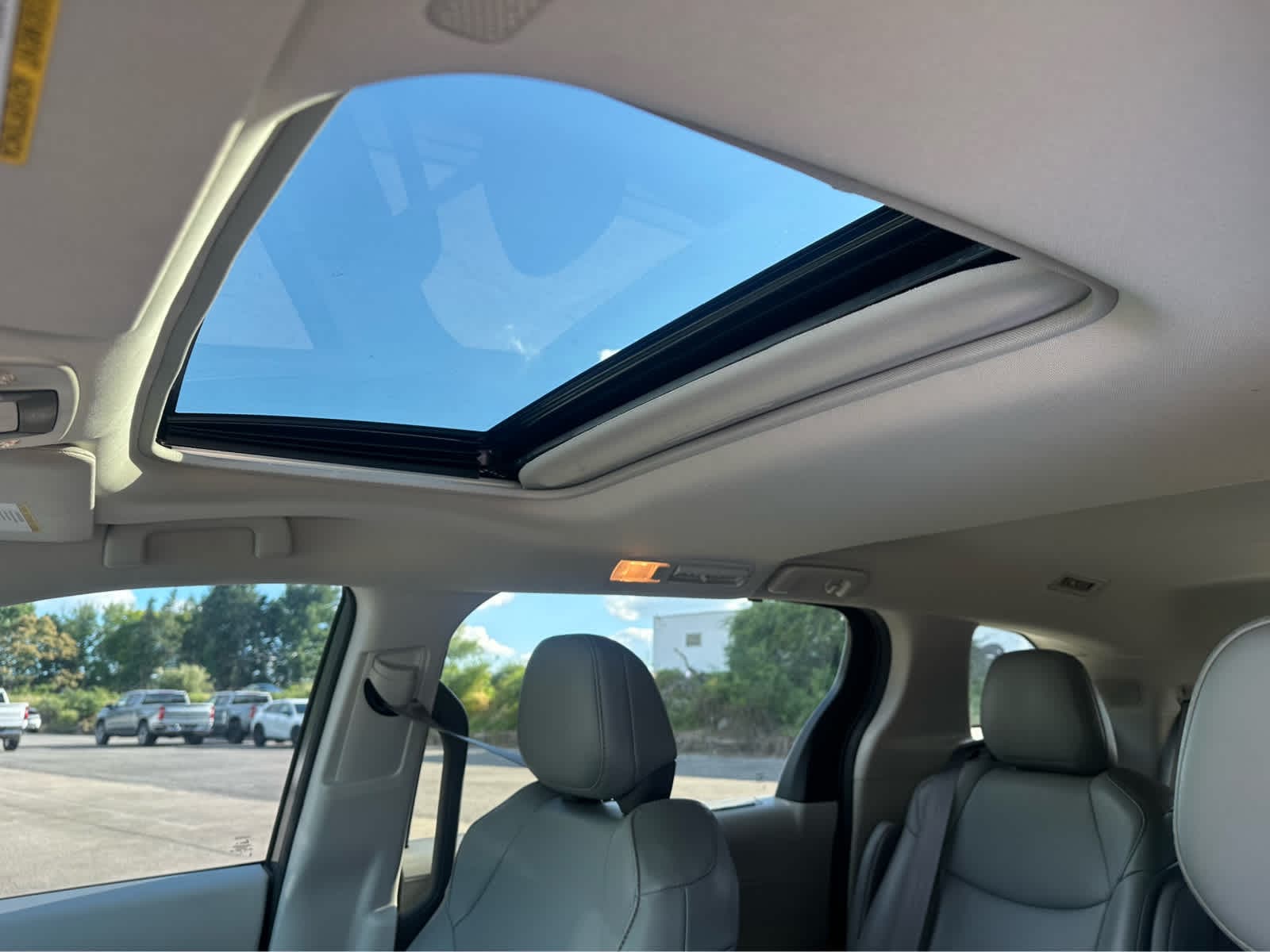 Thumbnail: 2021 Toyota Sienna - 11