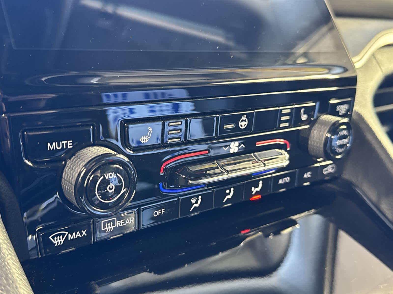 Thumbnail: 2023 Jeep Grand Cherokee - 18