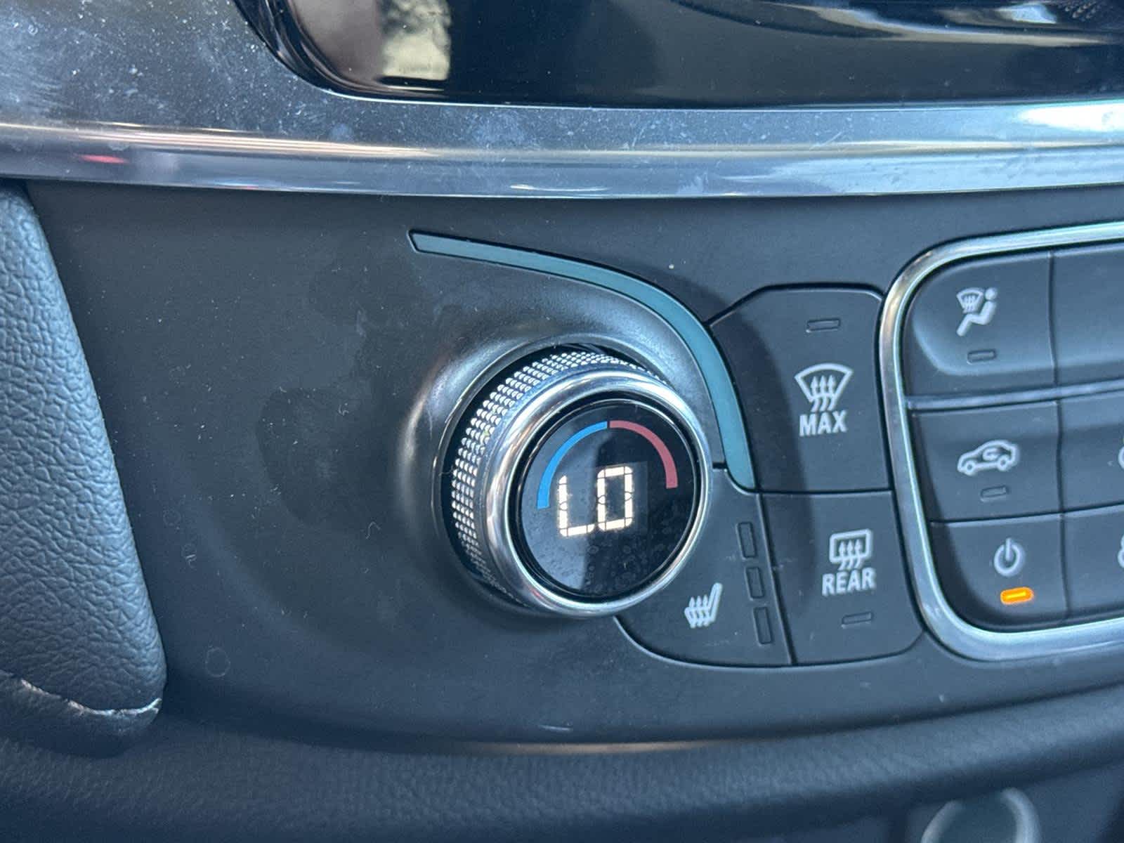 Thumbnail: 2023 Chevrolet Traverse - 22