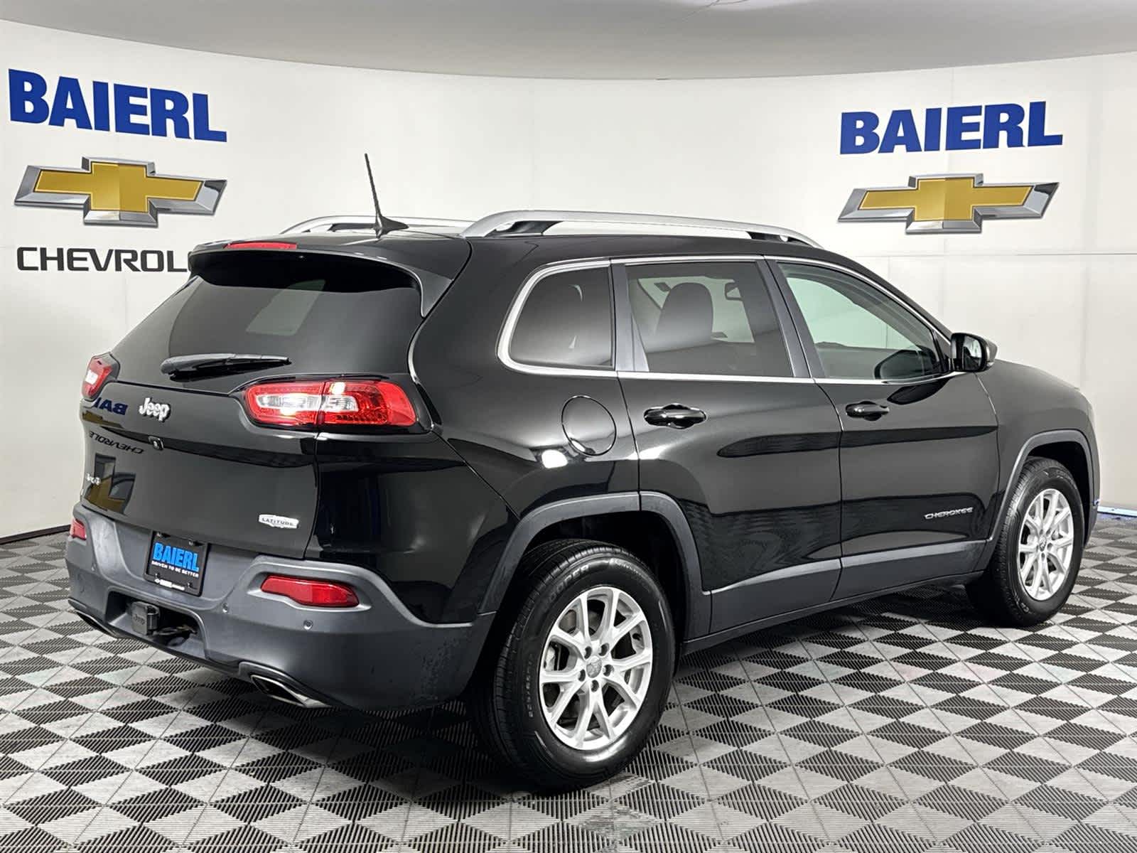 Thumbnail: 2017 Jeep Cherokee - 5