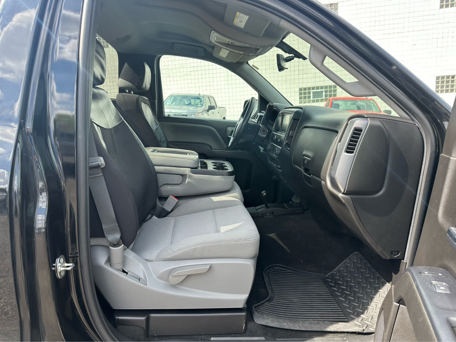 Thumbnail: 2018 Chevrolet Silverado 1500 - 19