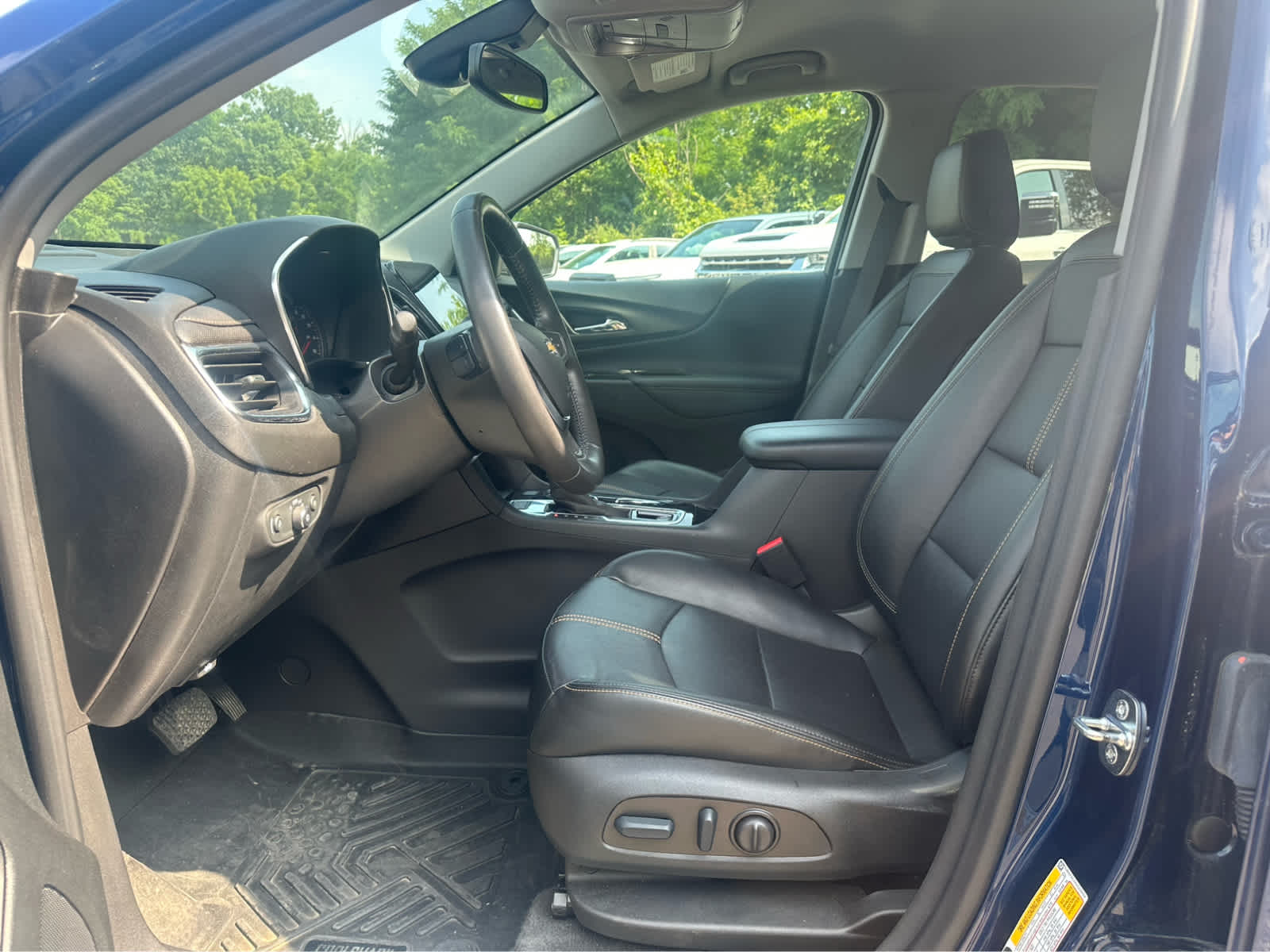 Thumbnail: 2022 Chevrolet Equinox - 9
