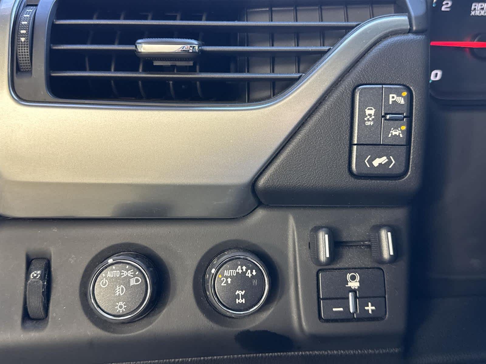 Thumbnail: 2017 Chevrolet Tahoe - 26