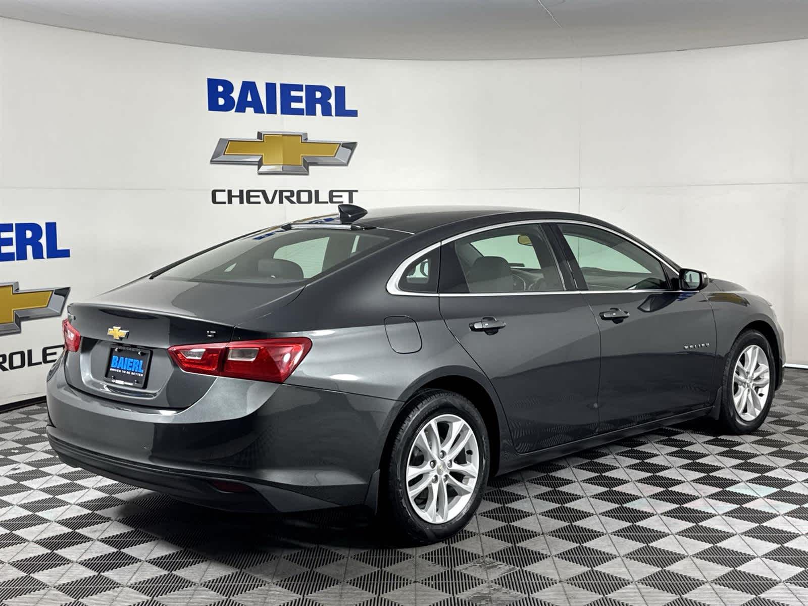 Thumbnail: 2017 Chevrolet Malibu - 5