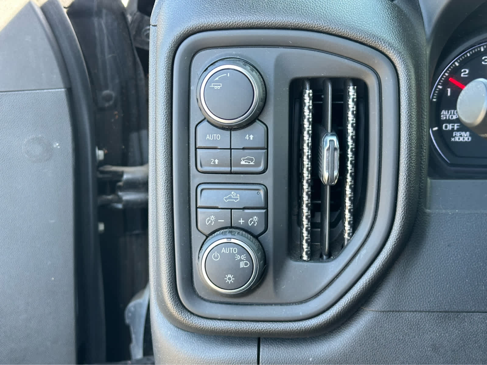 Thumbnail: 2021 Chevrolet Silverado 1500 - 16