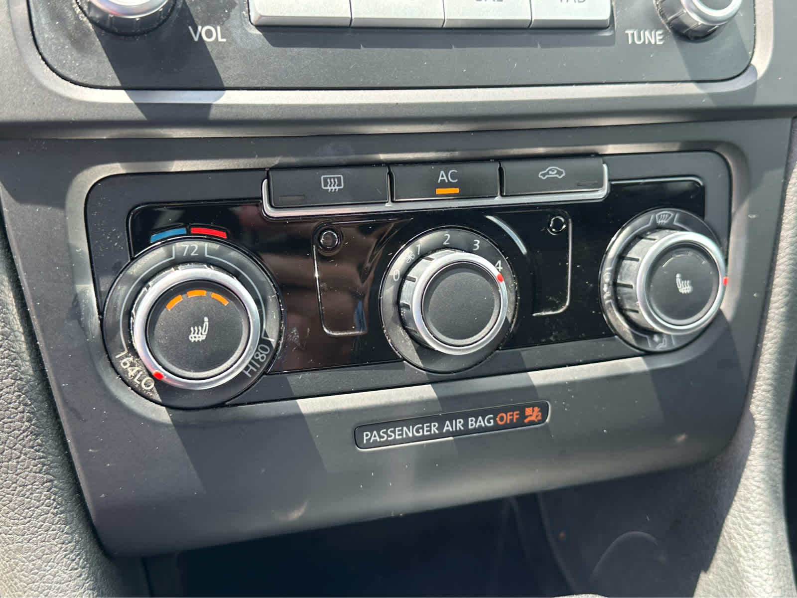Thumbnail: 2010 Volkswagen Golf - 16