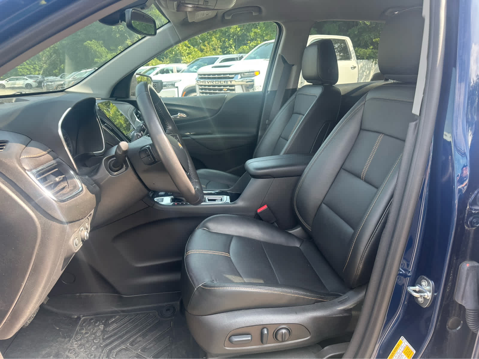 Thumbnail: 2022 Chevrolet Equinox - 10