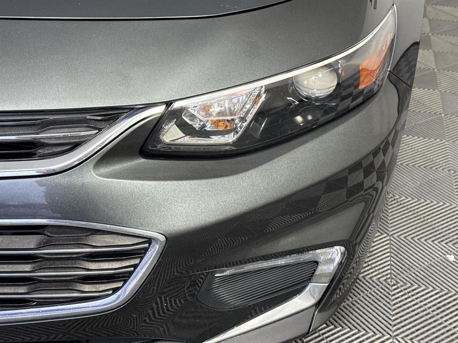Thumbnail: 2017 Chevrolet Malibu - 9
