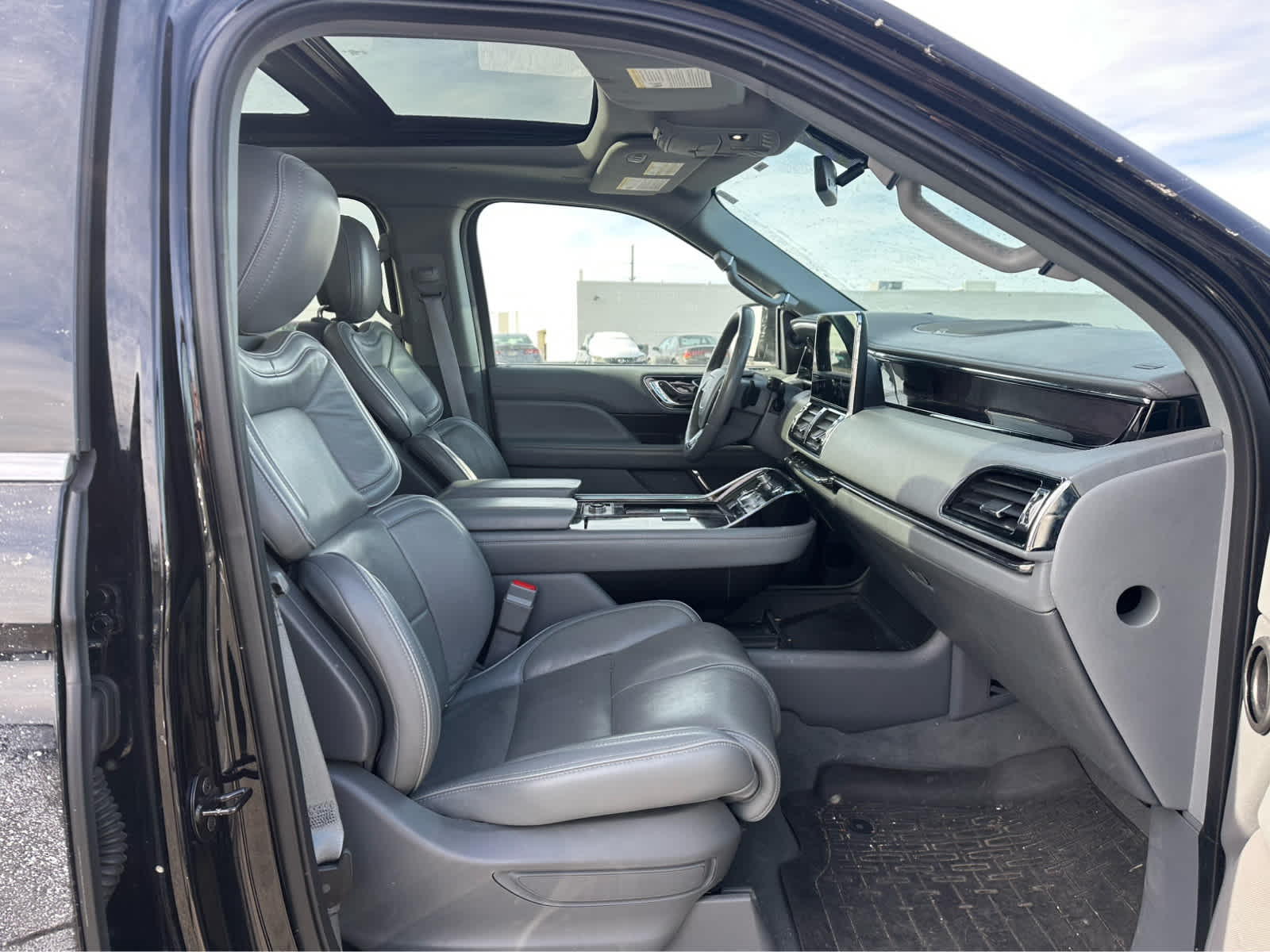 Thumbnail: 2019 Lincoln Navigator - 21