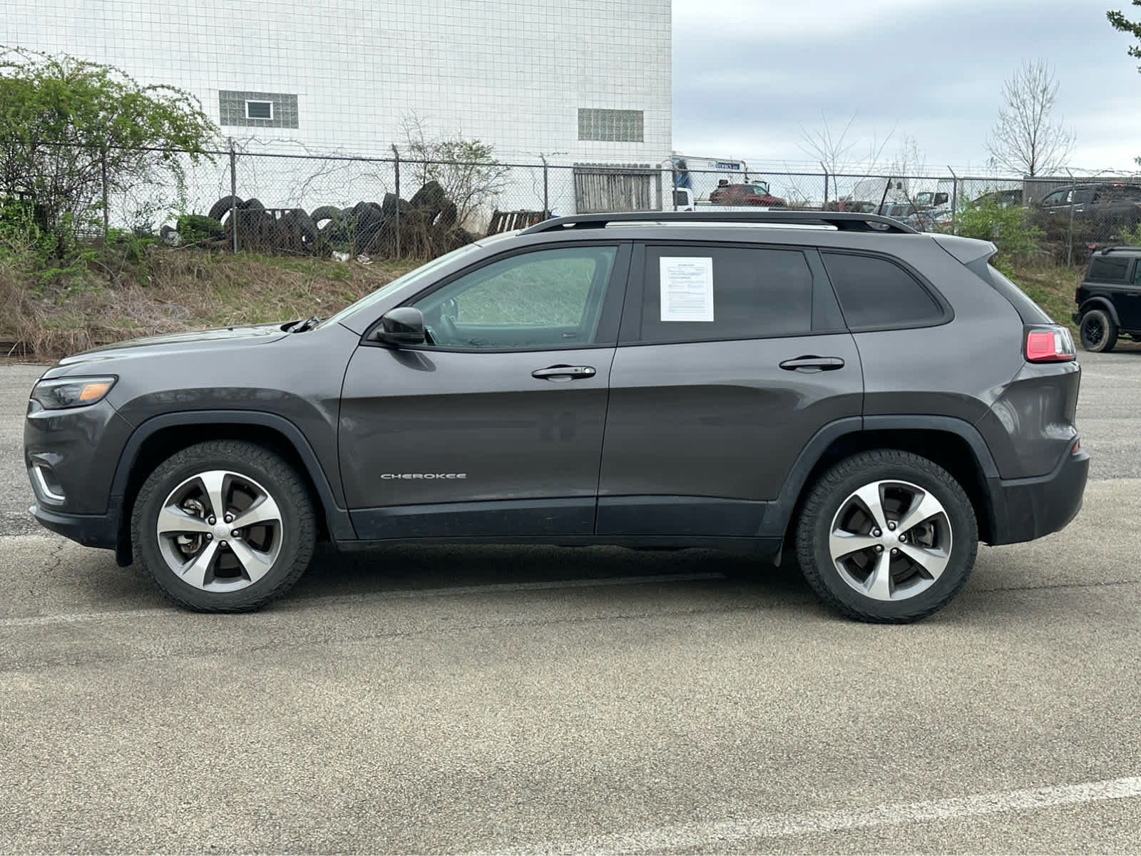 Thumbnail: 2022 Jeep Cherokee - 4