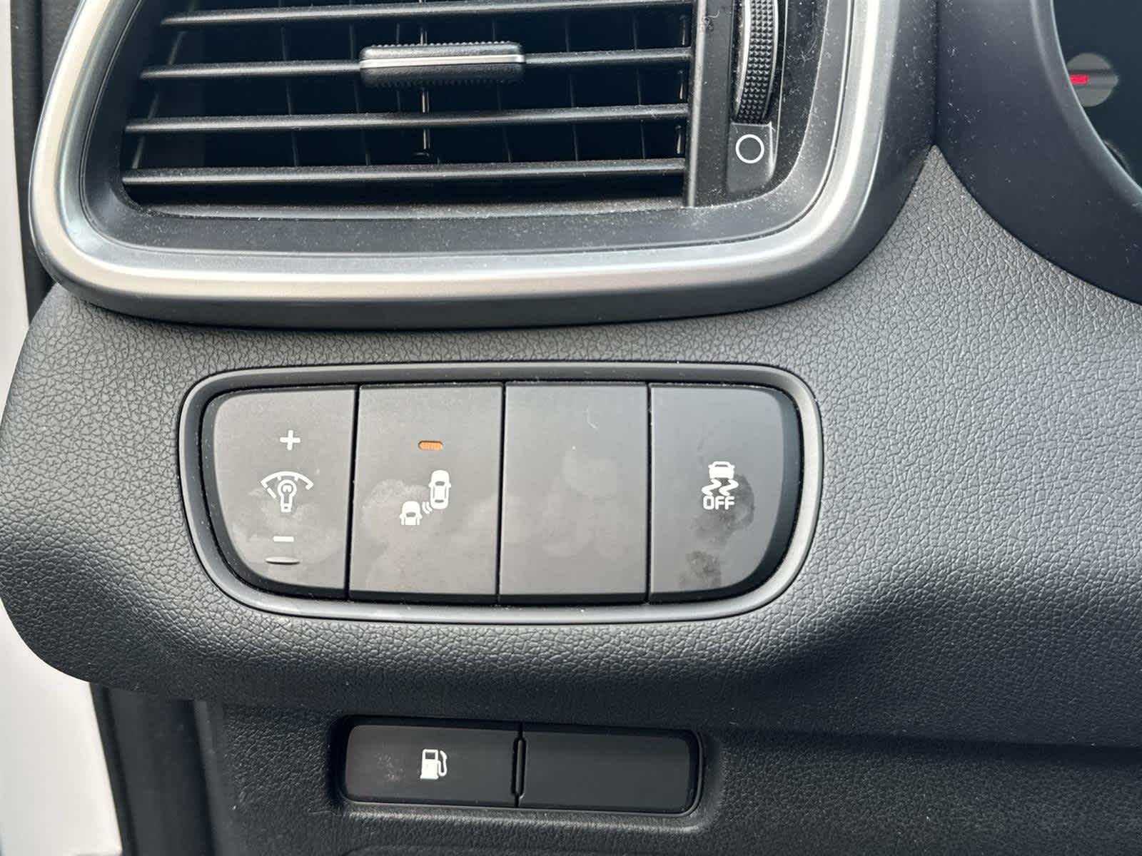 Thumbnail: 2019 Kia Sorento - 22