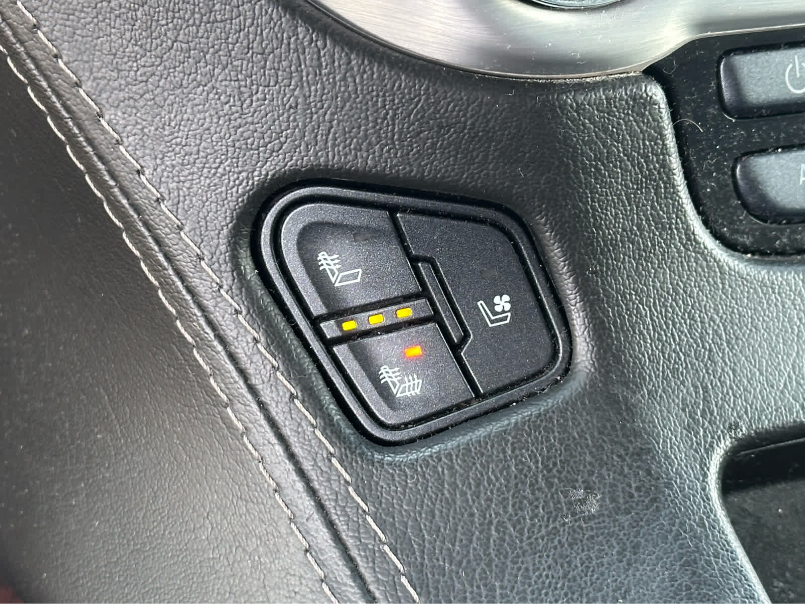 Thumbnail: 2018 GMC Yukon XL - 16