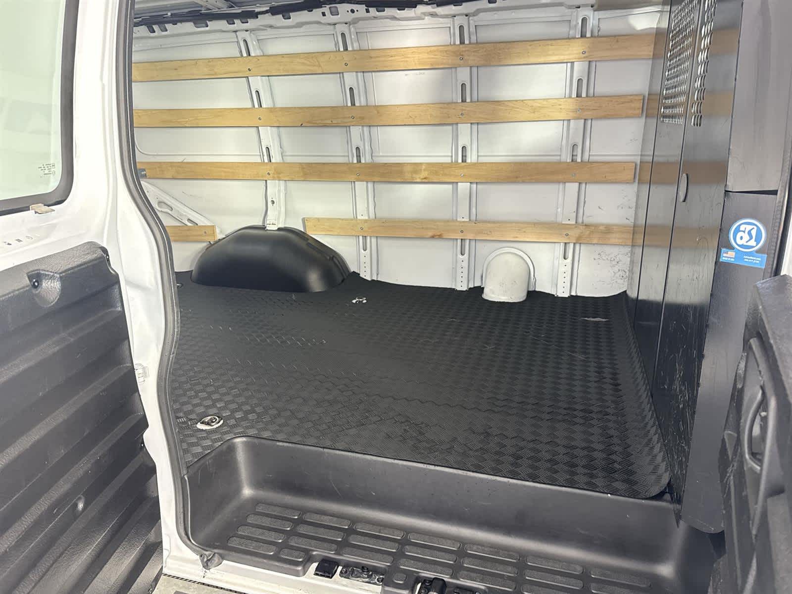 Thumbnail: 2024 GMC Savana - 26