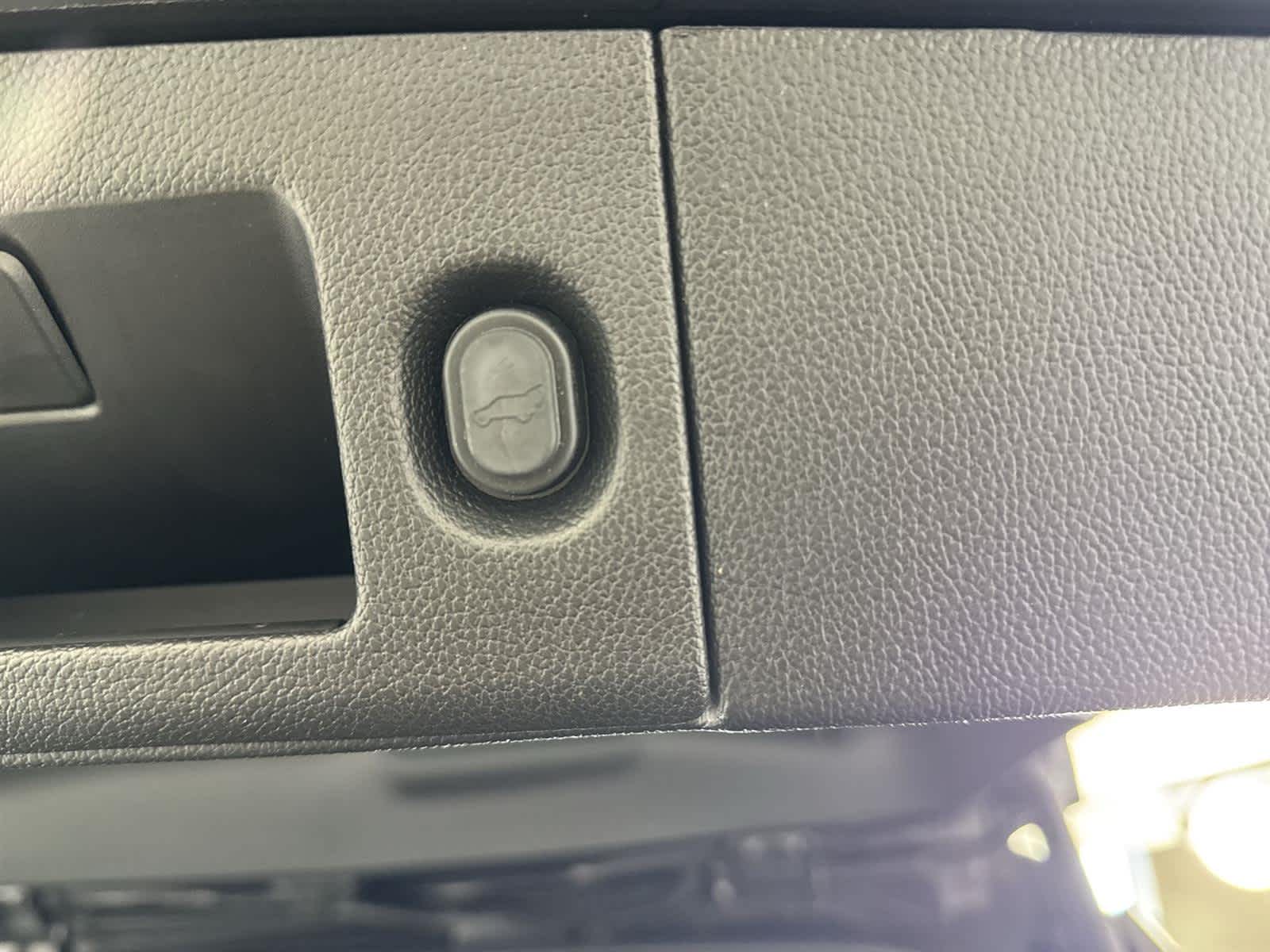 Thumbnail: 2017 Chevrolet Tahoe - 17