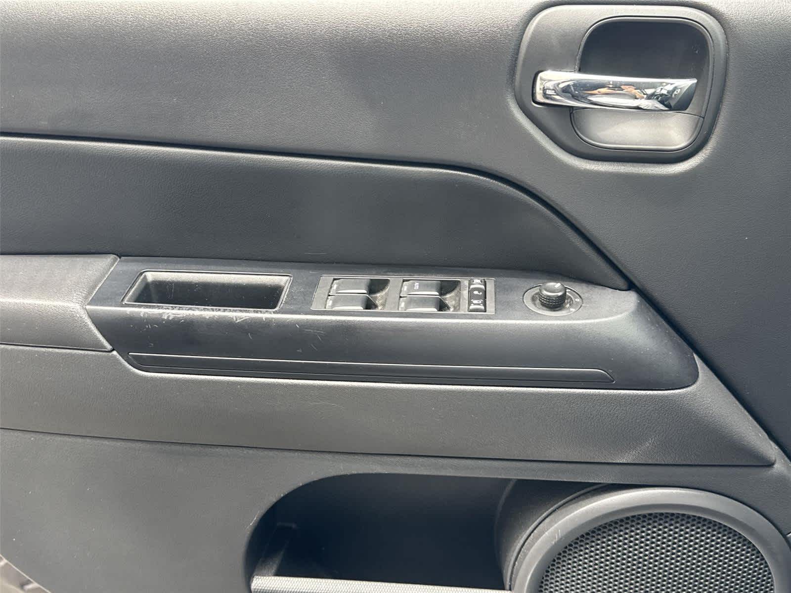 Thumbnail: 2016 Jeep Patriot - 20