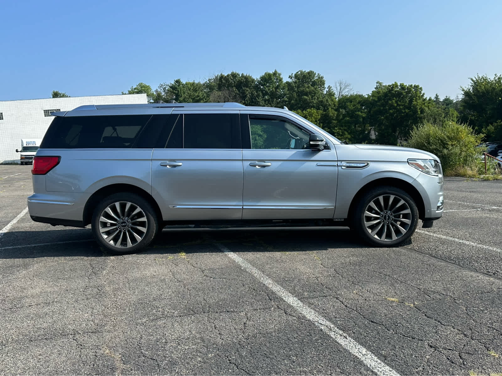 Thumbnail: 2020 Lincoln Navigator L - 8