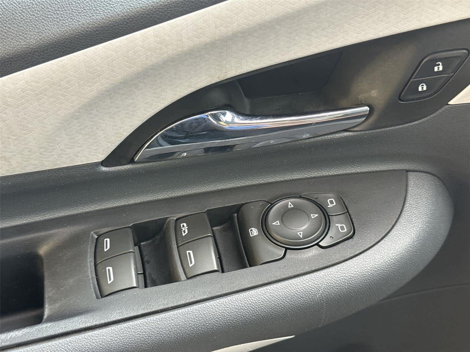 Thumbnail: 2017 Chevrolet Bolt EV - 21