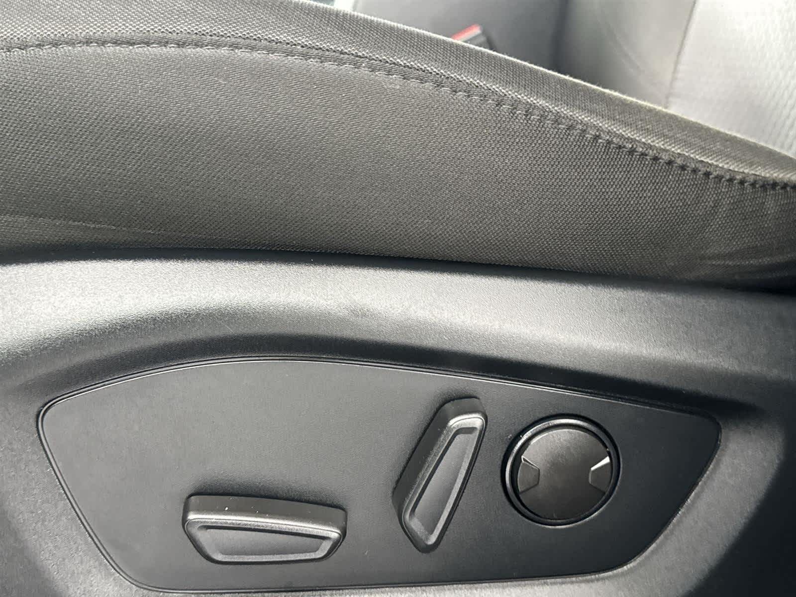 Thumbnail: 2022 Ford Explorer - 11