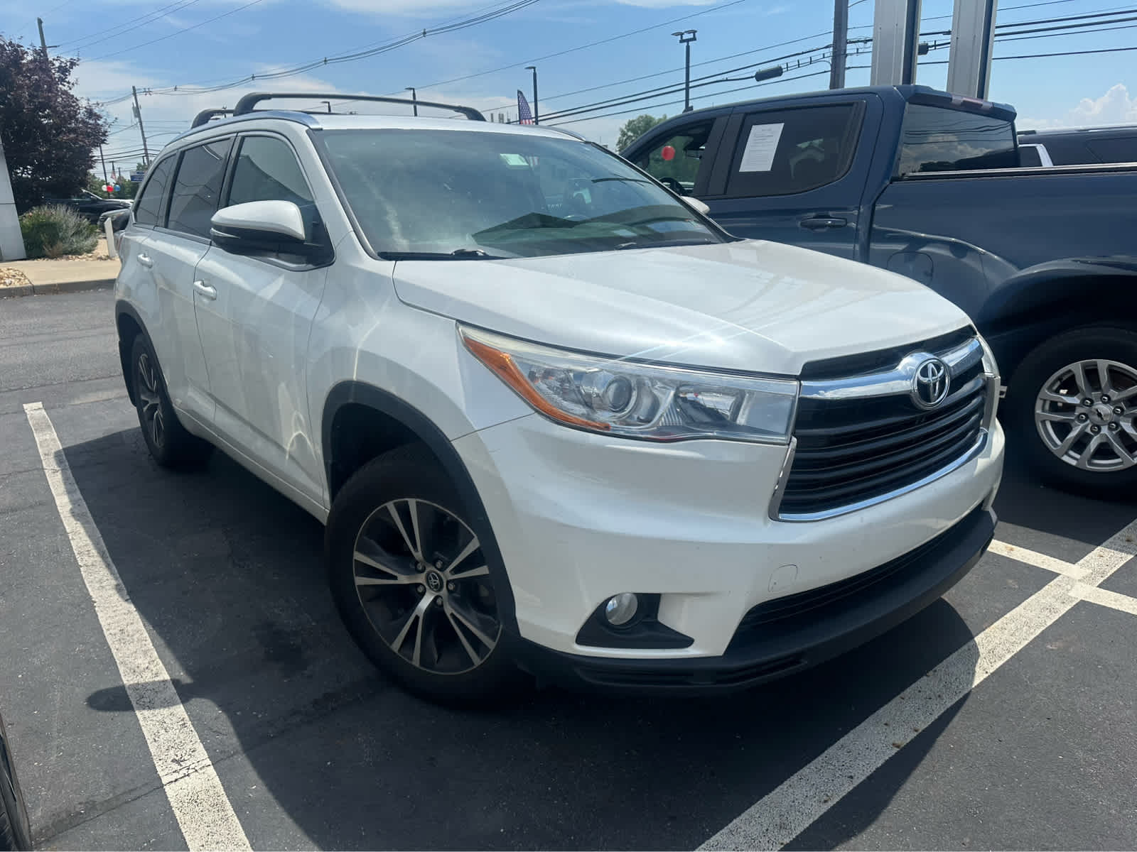 Thumbnail: 2016 Toyota Highlander - 3