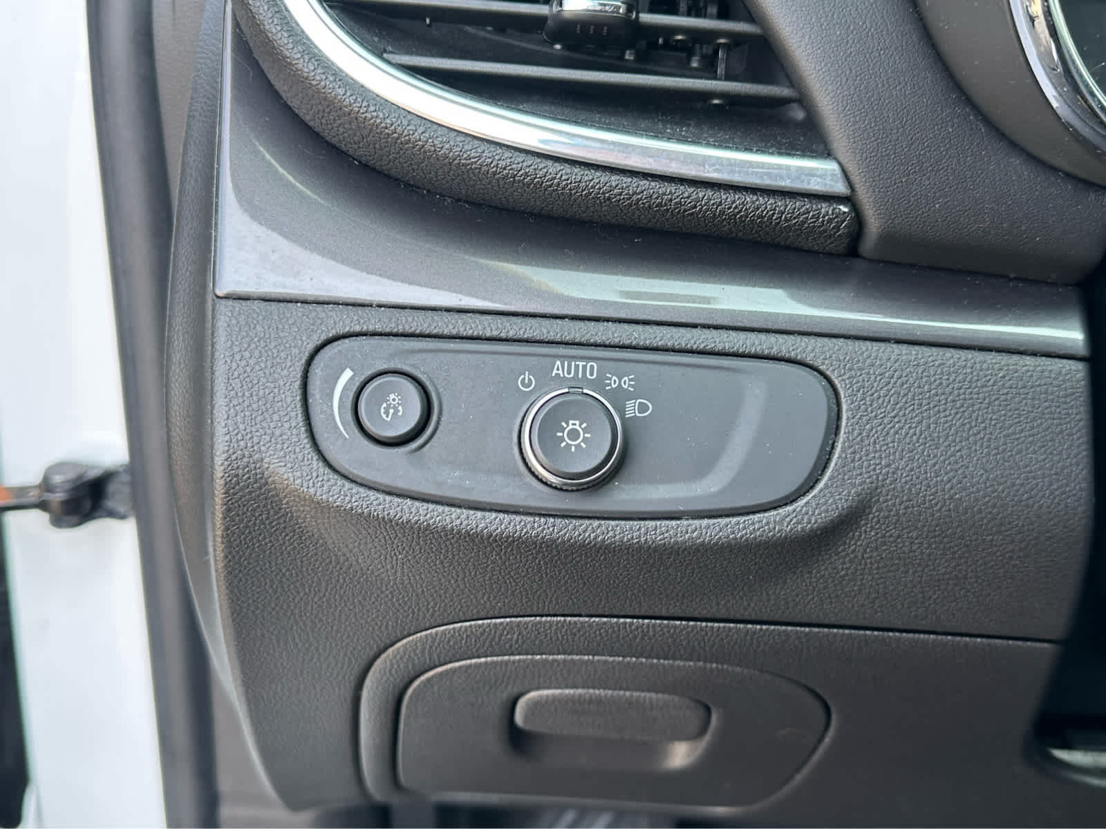 Thumbnail: 2020 Buick Encore - 17