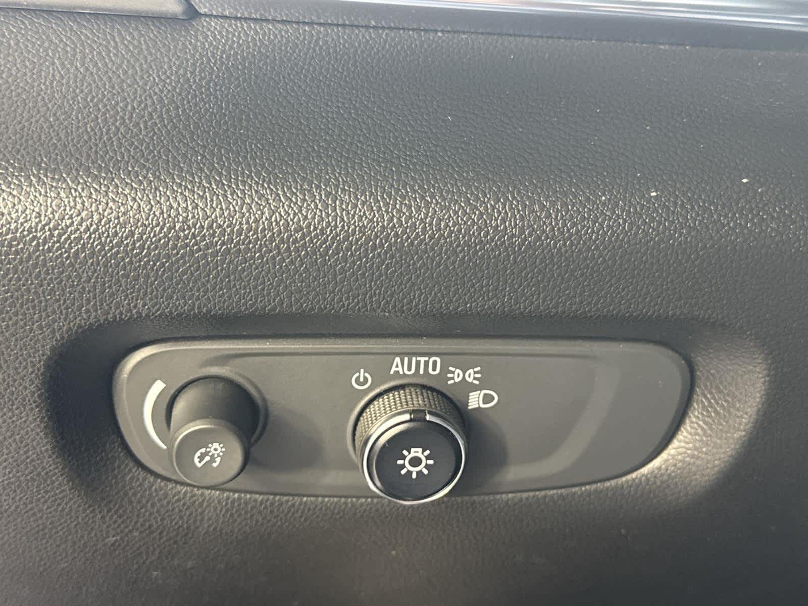 Thumbnail: 2023 Chevrolet Traverse - 25