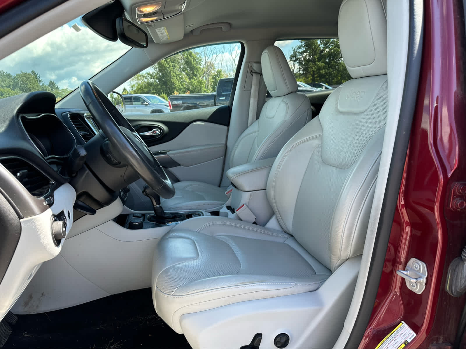 Thumbnail: 2019 Jeep Cherokee - 10