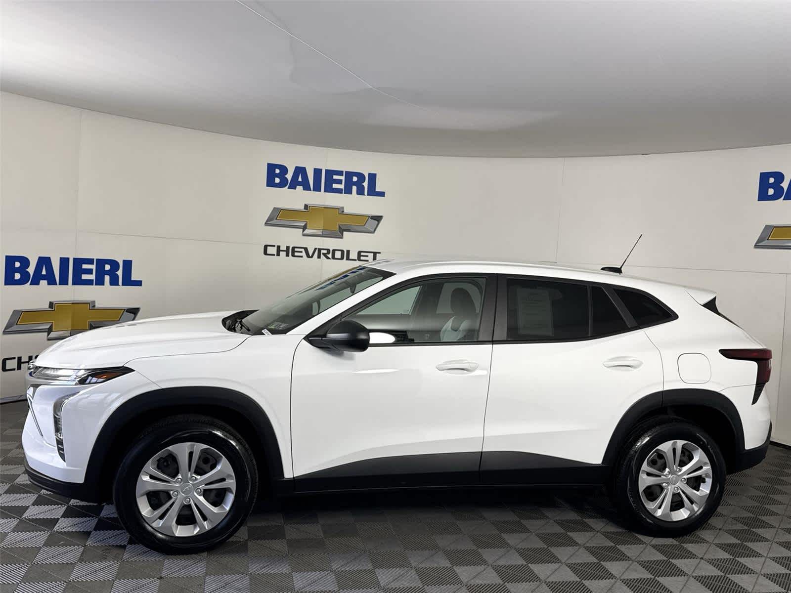 Thumbnail: 2024 Chevrolet Trax - 2