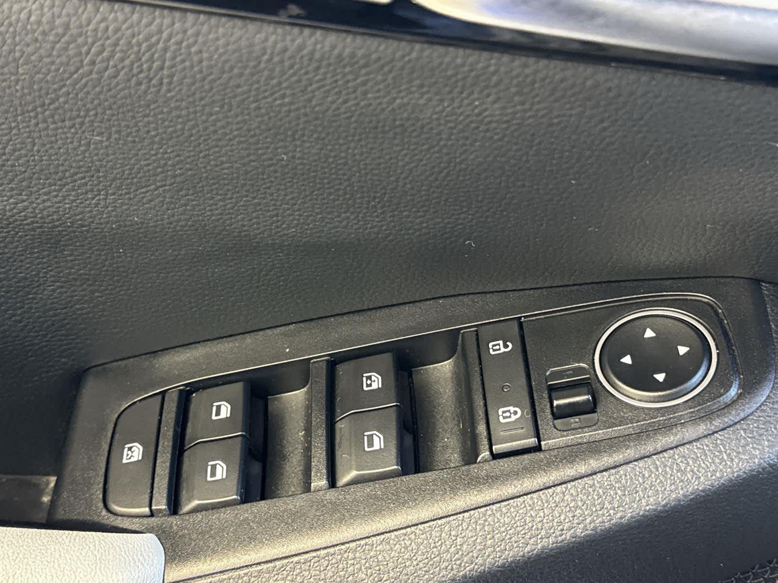 Thumbnail: 2022 Kia Seltos - 24