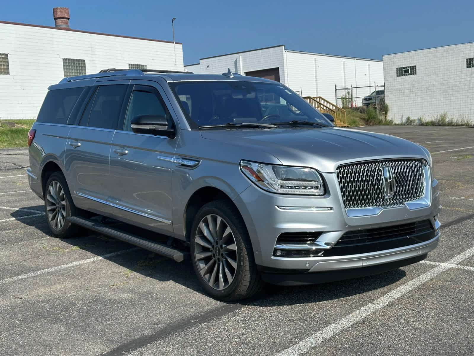Thumbnail: 2020 Lincoln Navigator L - 3