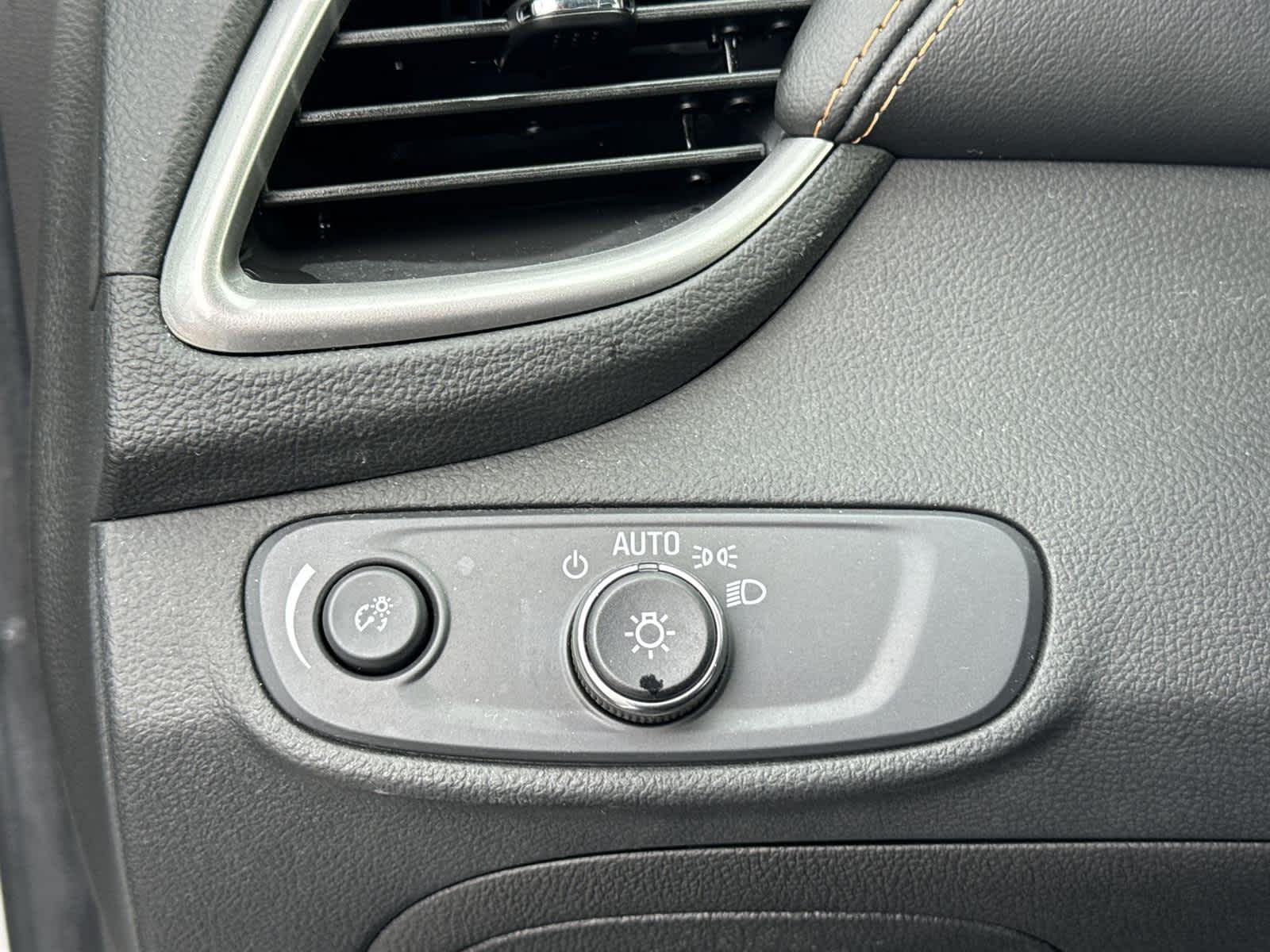 Thumbnail: 2022 Chevrolet Trax - 22