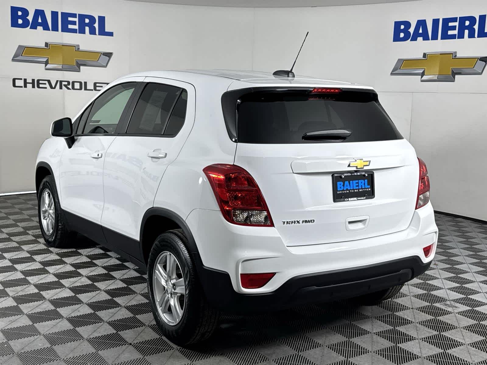 Thumbnail: 2022 Chevrolet Trax - 3