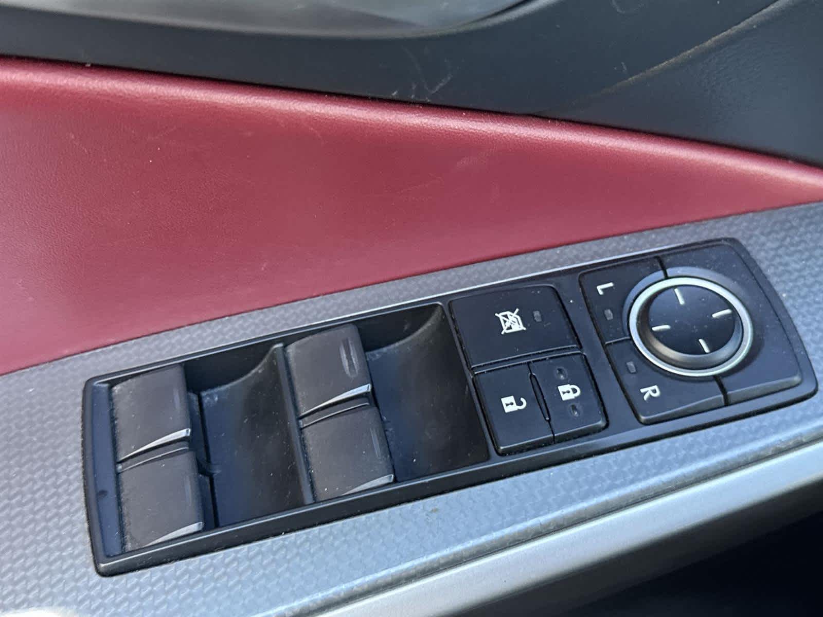 Thumbnail: 2018 Lexus IS - 23