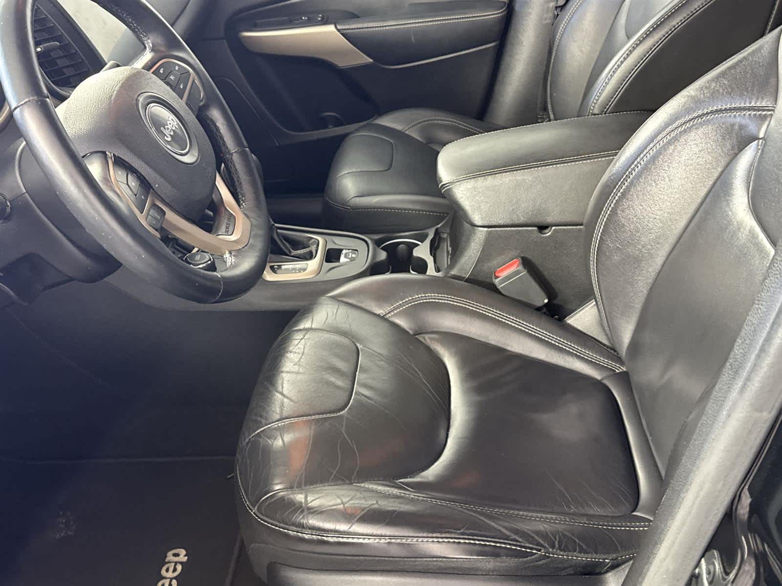 Thumbnail: 2018 Jeep Cherokee - 11