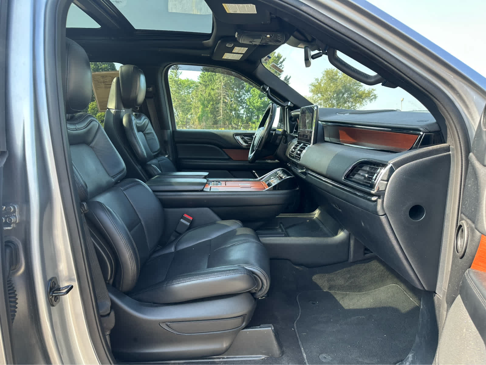Thumbnail: 2020 Lincoln Navigator L - 19