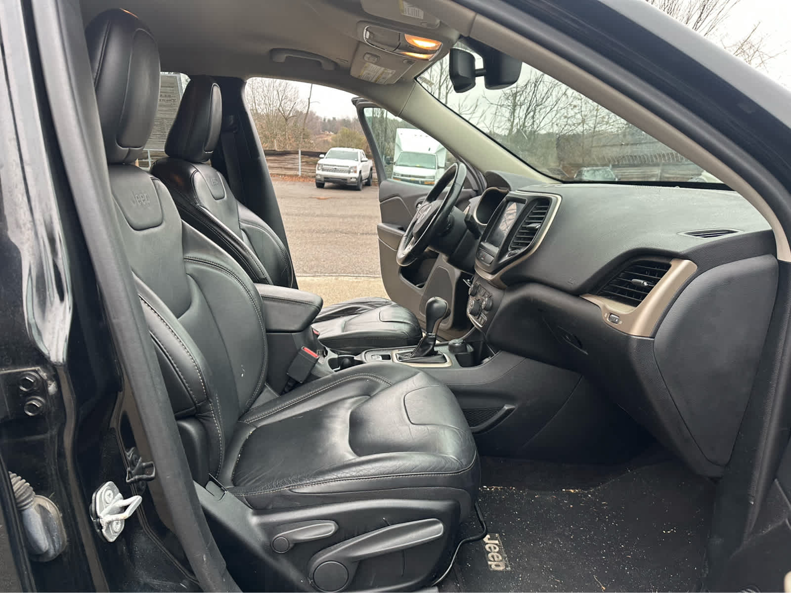 Thumbnail: 2018 Jeep Cherokee - 19