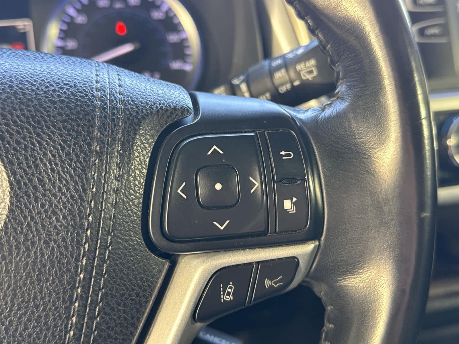 Thumbnail: 2018 Toyota Highlander - 27